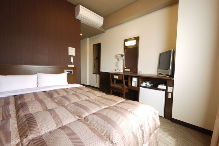 Room 8 of 28