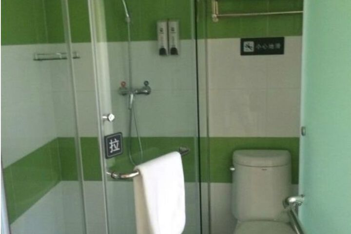 Room 2 of 6