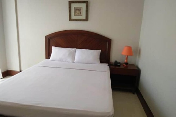 Room 6 of 27