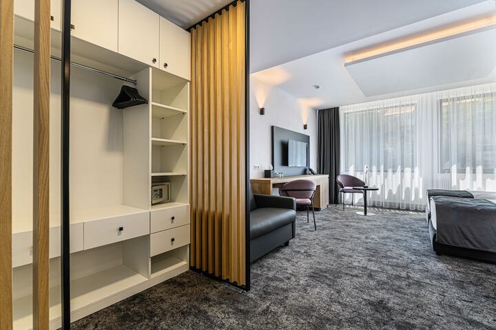 Room 12 of 131