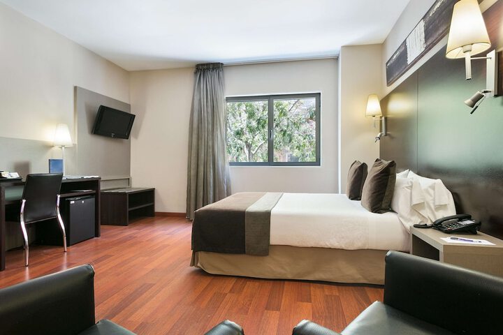 Room 9 of 90