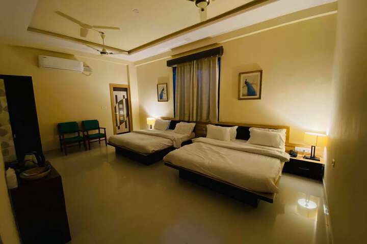 Room 17 of 28