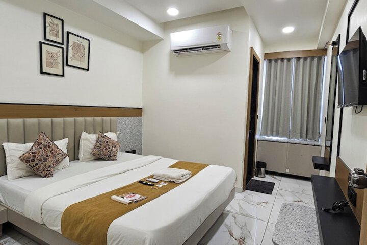 Room 12 of 19