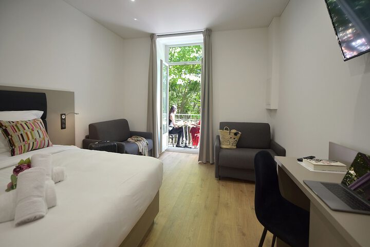 Room 9 of 28
