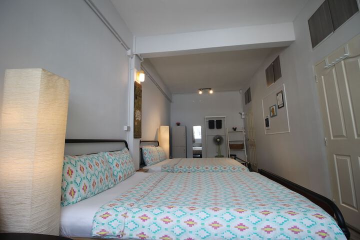 Room 5 of 210