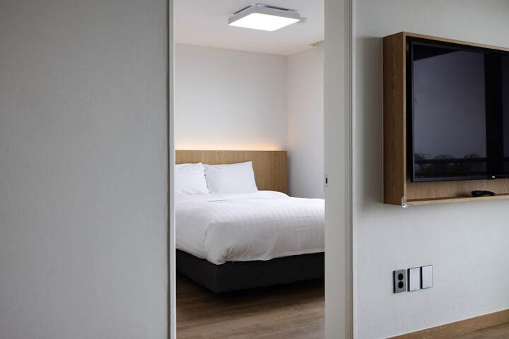 Room 3 of 35