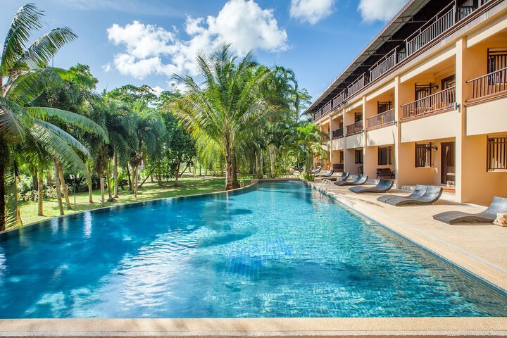 Hotel Pool