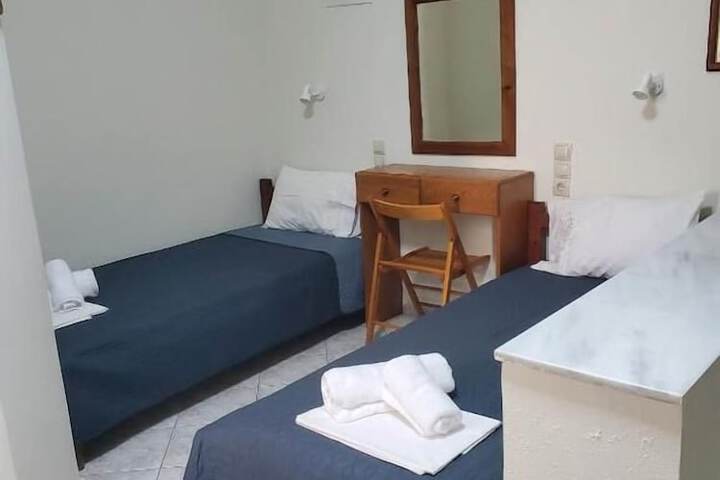 Room 2 of 27