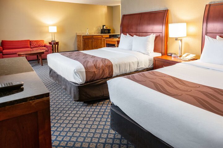 1 King Bed Suite (8 of 16)