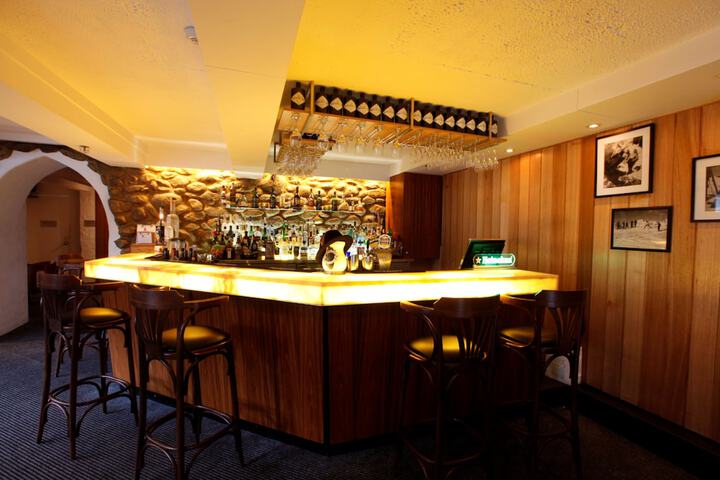 Lounge 38 of 43