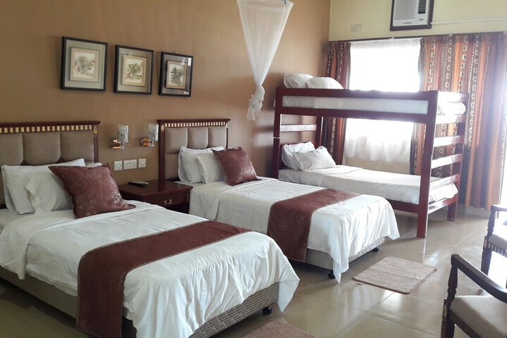 Room 4 of 33