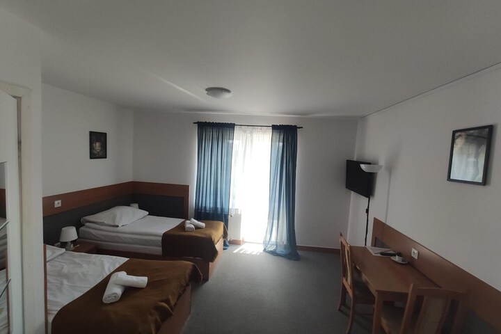 Room 13 of 40