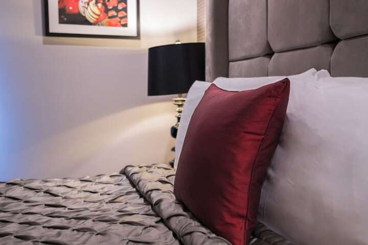 Room 6 of 75