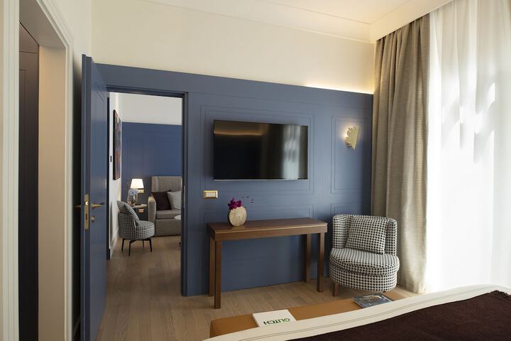 Room 42 of 122