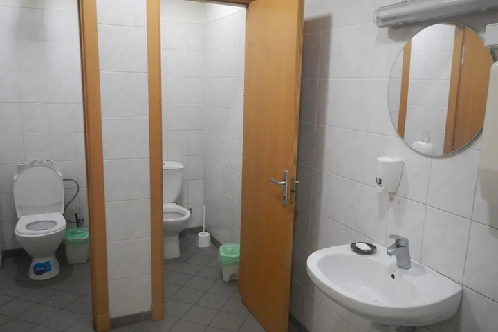 Room 7 of 9