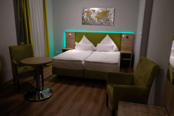 Room 15 of 65
