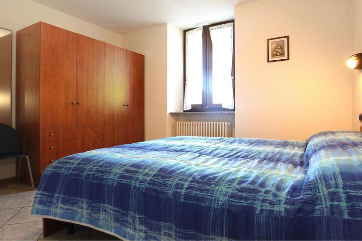 Room 7 of 18