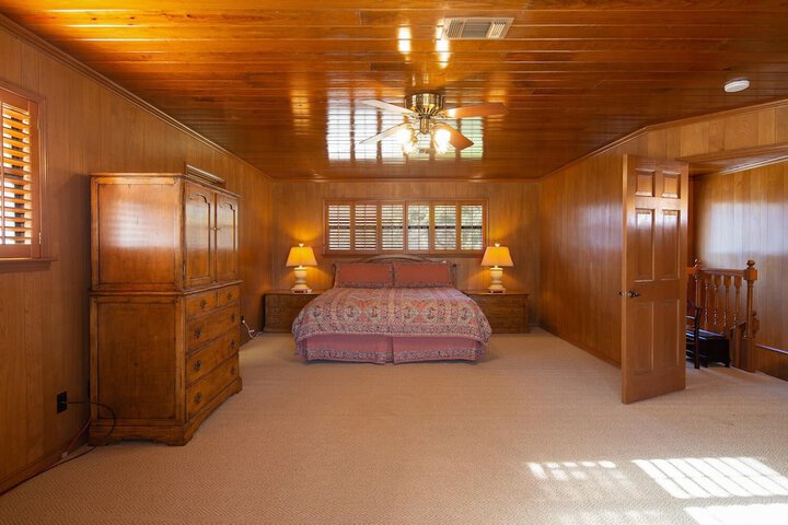 Room 2 of 33