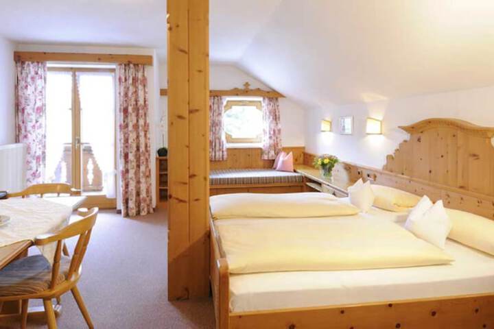 Room 7 of 32