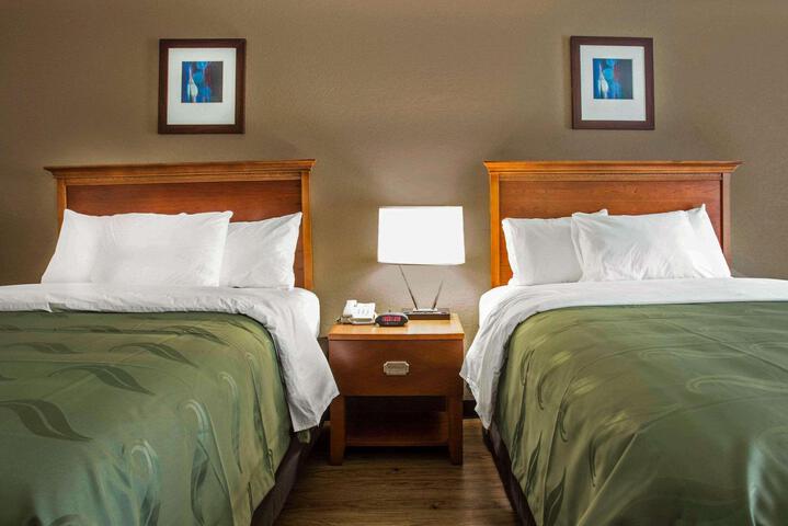 2 Queen Beds (4 of 7)