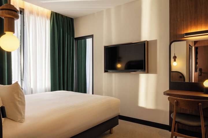 Room 38 of 80