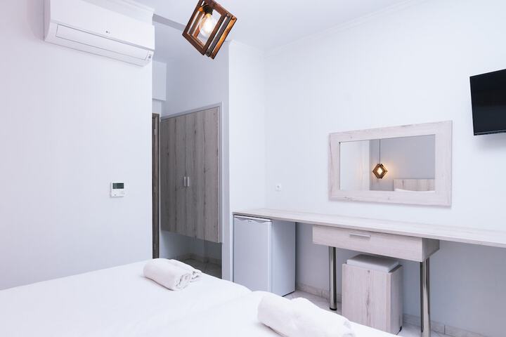 Room 8 of 149