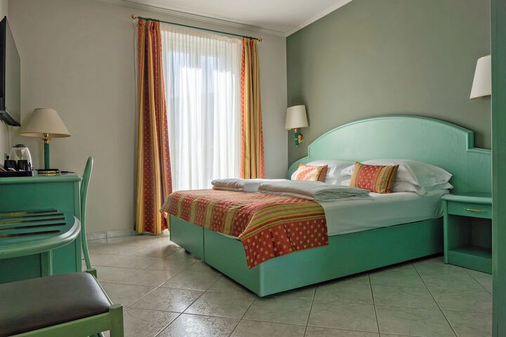 Room 45 of 115