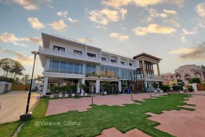 Hotel Exterior 25 of 25