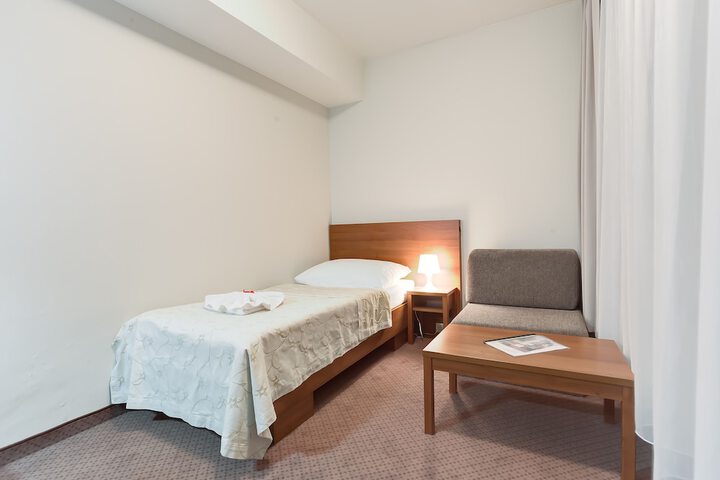 Room 6 of 32