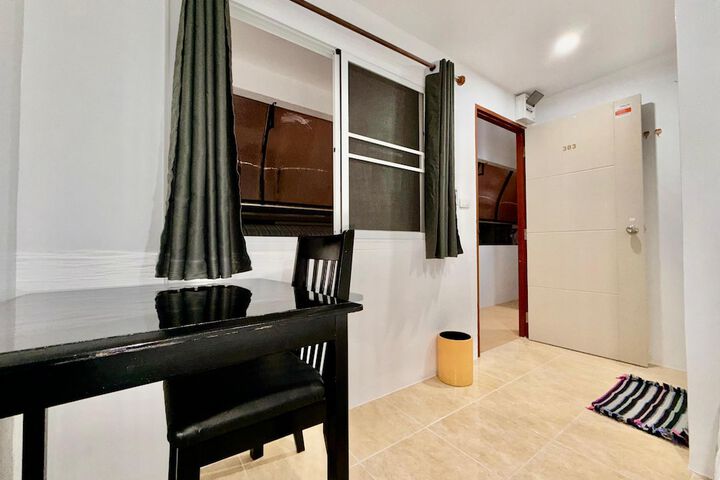 Room 6 of 33