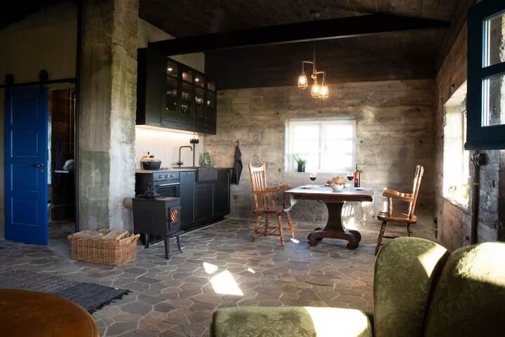 Room 2 of 11