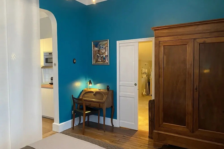 Room 6 of 18
