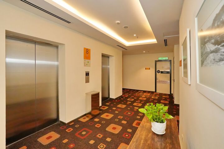 Ballroom/Hall 78 of 101