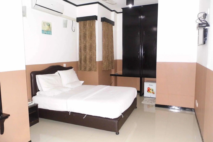 Room 3 of 14