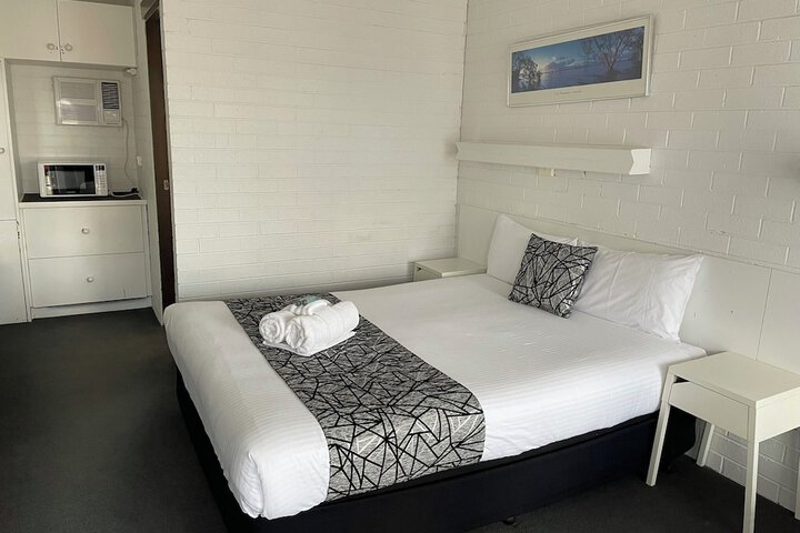 Room 3 of 52