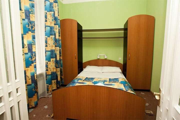 Room 6 of 26