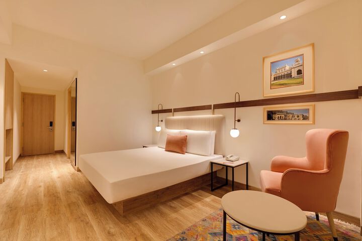 Room 6 of 34