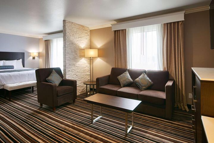 Suite King Bed Sofa (1 of 10)