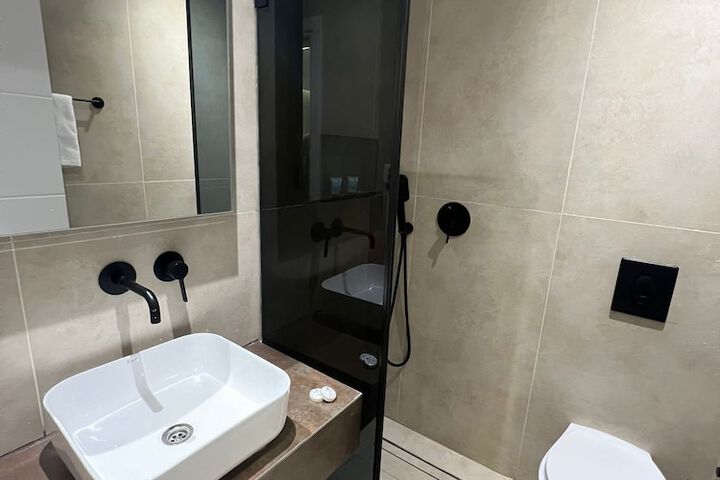 Room 17 of 19