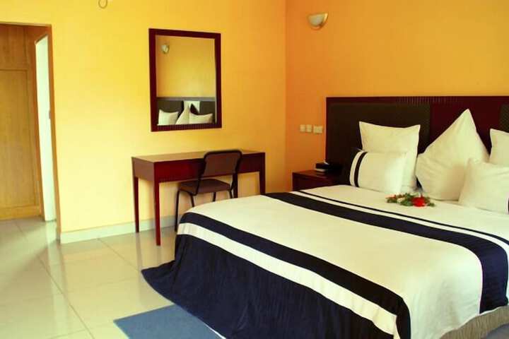 Room 6 of 18