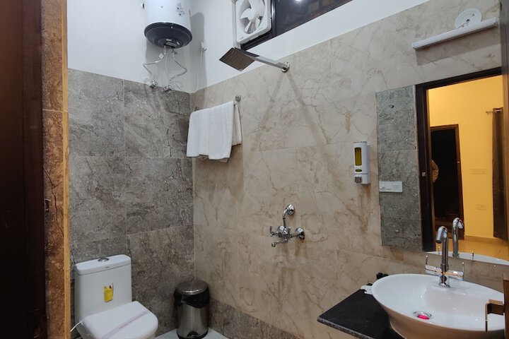 Room 10 of 23