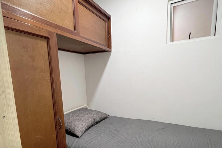 Room 17 of 42