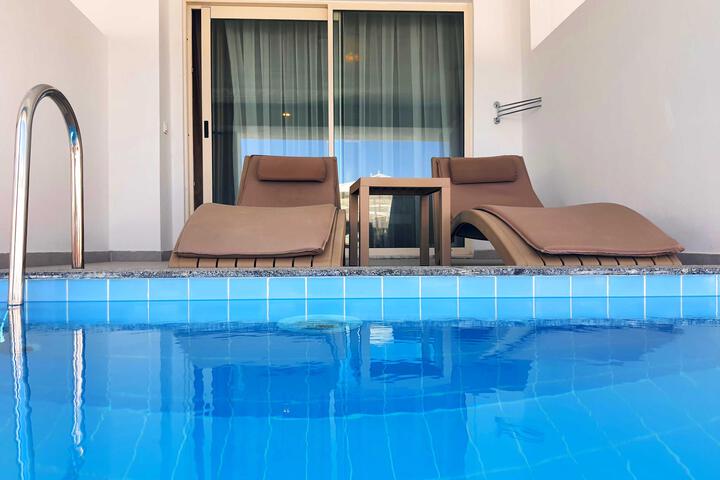 Pool 17 of 125
