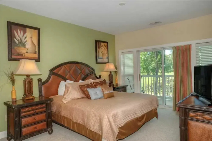 Room 2 of 10