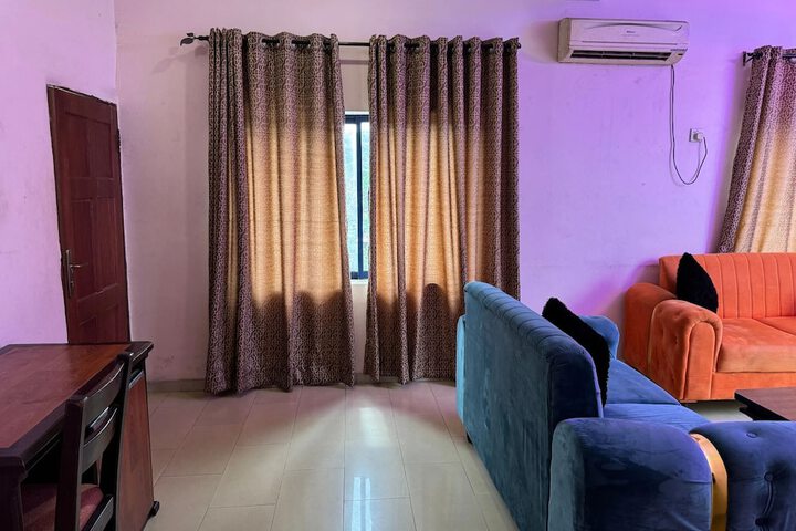 Room 32 of 53