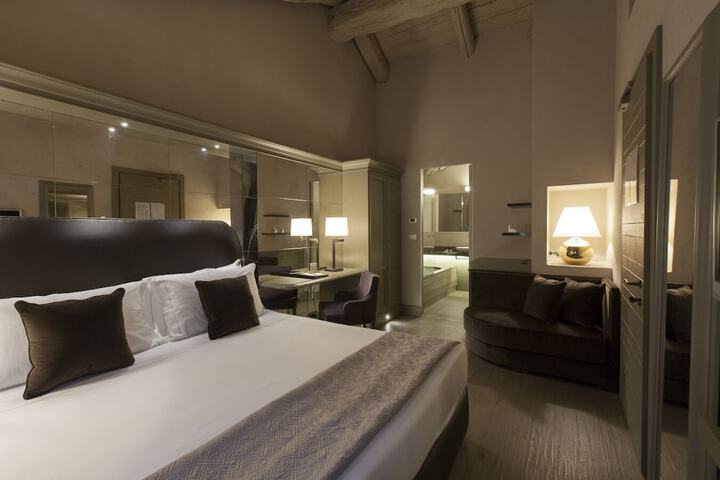 Room 13 of 38