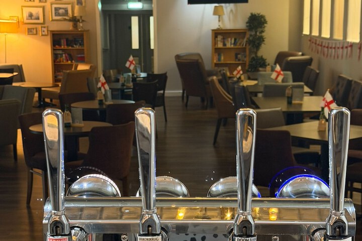 Lounge 70 of 96