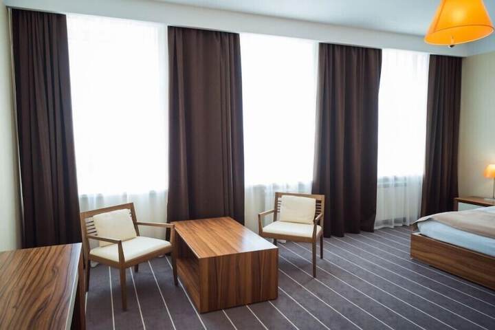 Room 10 of 34