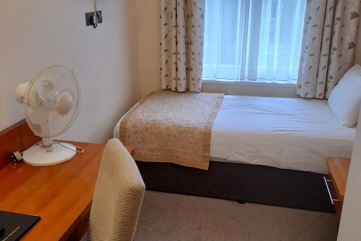 Room 29 of 142