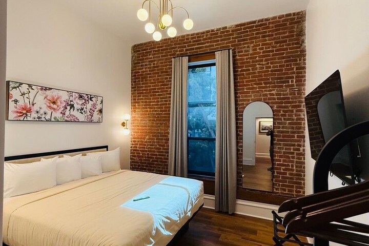 Room 15 of 48